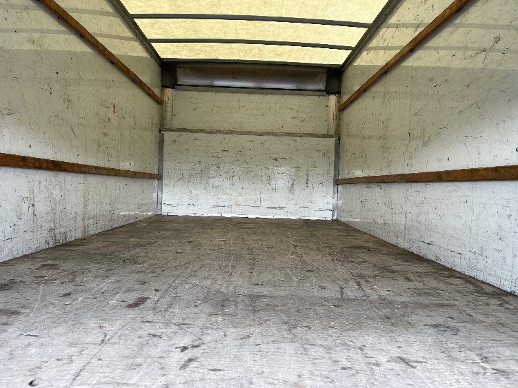 Used 2022 Ford E-350 - photo 7