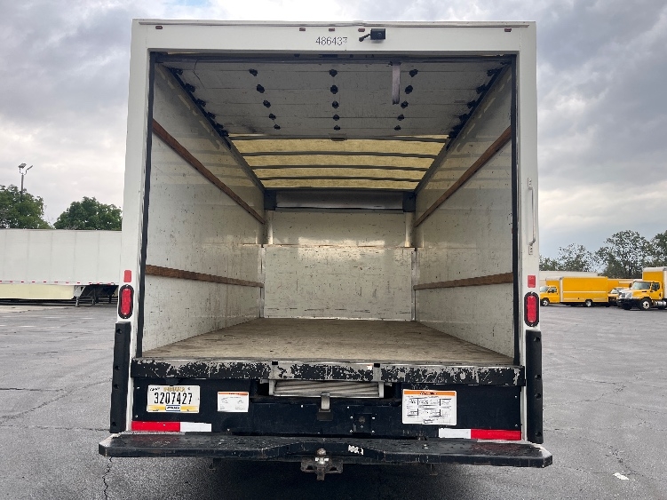 Used 2022 Ford E-350 - photo 8