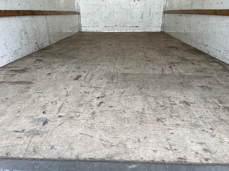Used 2022 Ford E-350 - photo 9