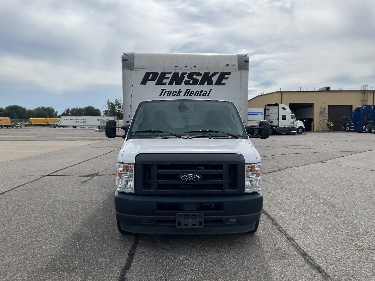 Used 2022 Ford E-350 - photo 2