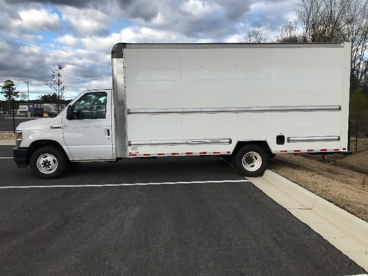 Used 2022 Ford E-350 - photo 6