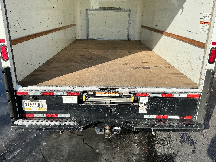 Used 2022 Ford E-350 - photo 12
