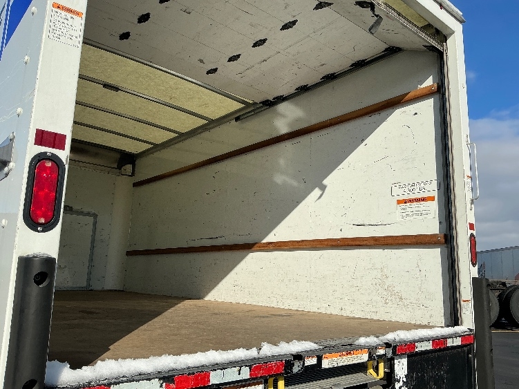 Used 2022 Ford E-350 - photo 14