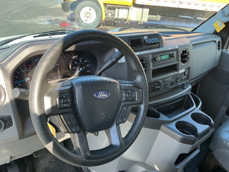 Used 2022 Ford E-350 - photo 19