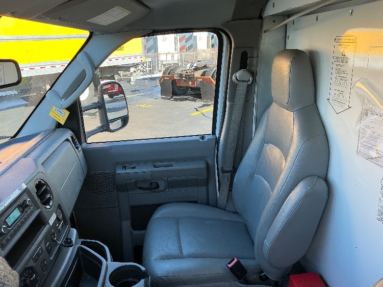 Used 2022 Ford E-350 - photo 21
