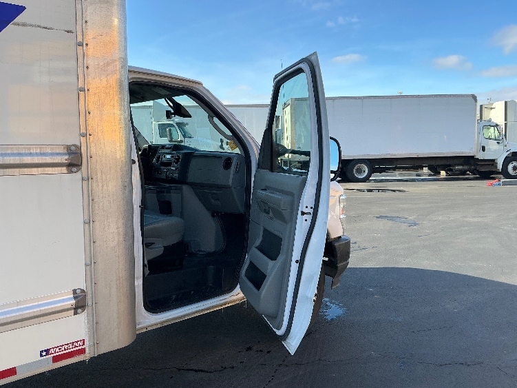 Used 2022 Ford E-350 - photo 22