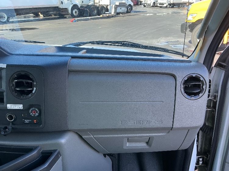 Used 2022 Ford E-350 - photo 23
