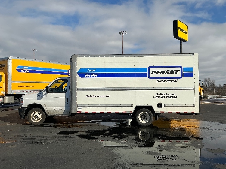 Used 2022 Ford E-350 - photo 6