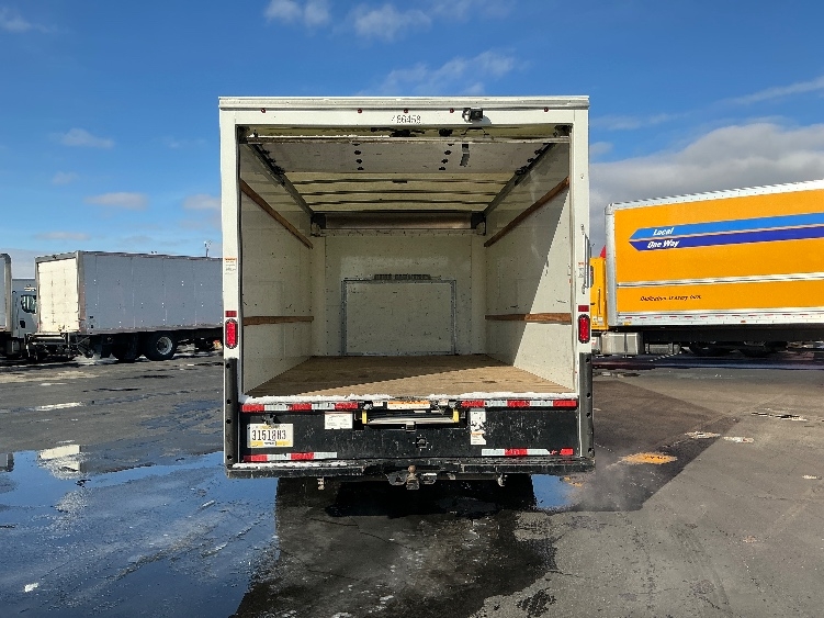 Used 2022 Ford E-350 - photo 10