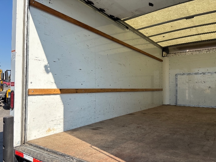 Used 2022 Ford E-350 - photo 11