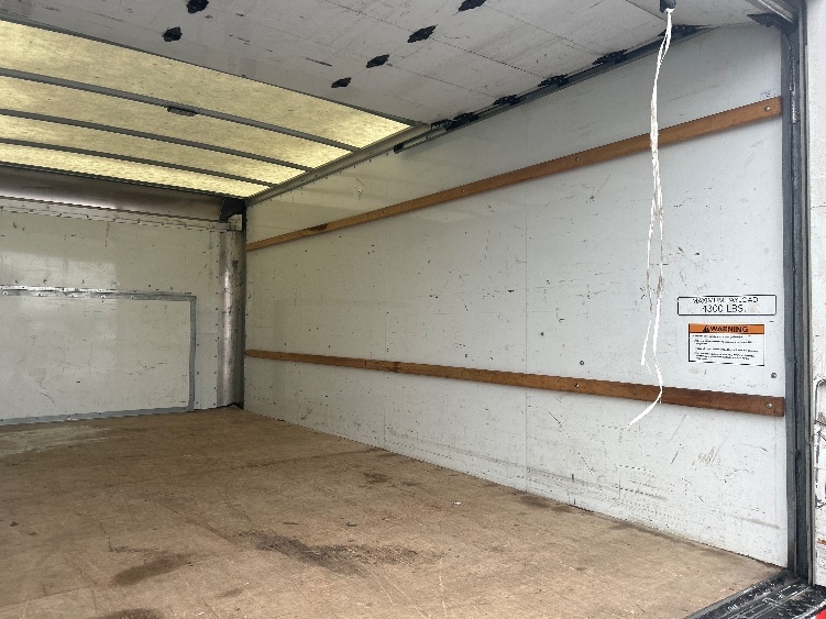 Used 2022 Ford E-350 - photo 14