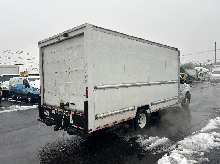 Used 2022 Ford E-350 - photo 15