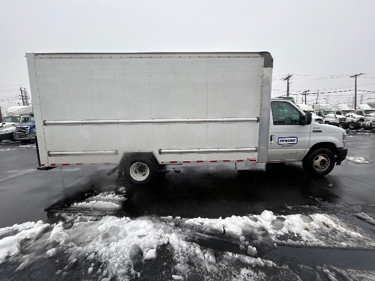 Used 2022 Ford E-350 - photo 17