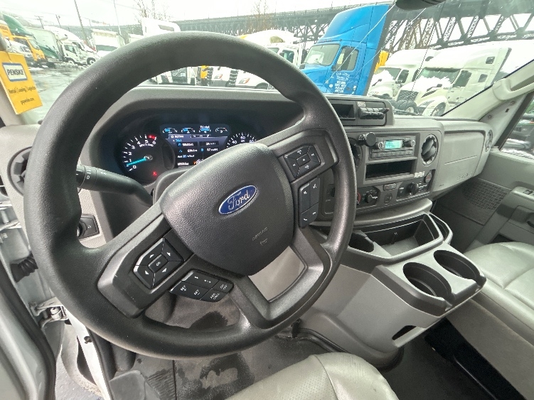 Used 2022 Ford E-350 - photo 19