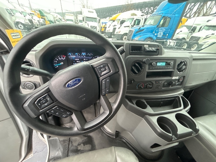 Used 2022 Ford E-350 - photo 20