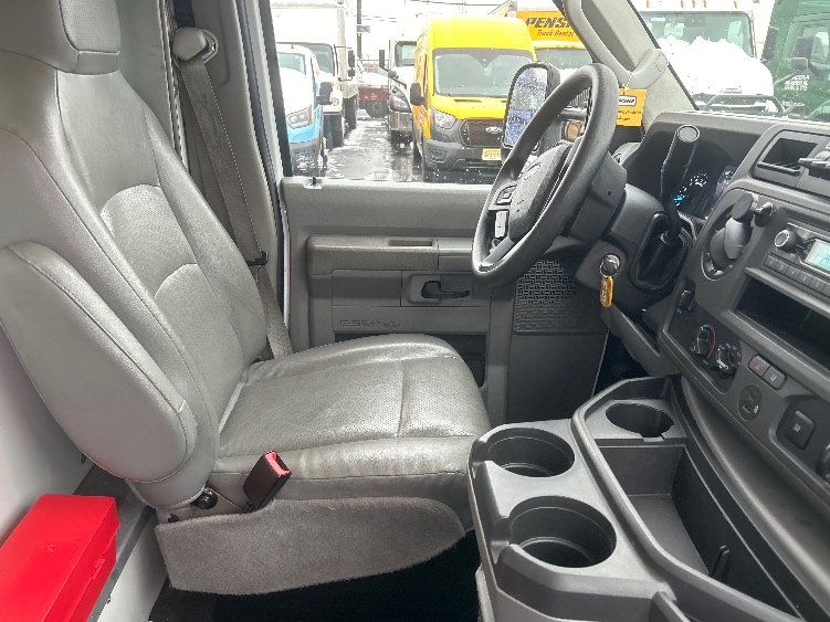 Used 2022 Ford E-350 - photo 24