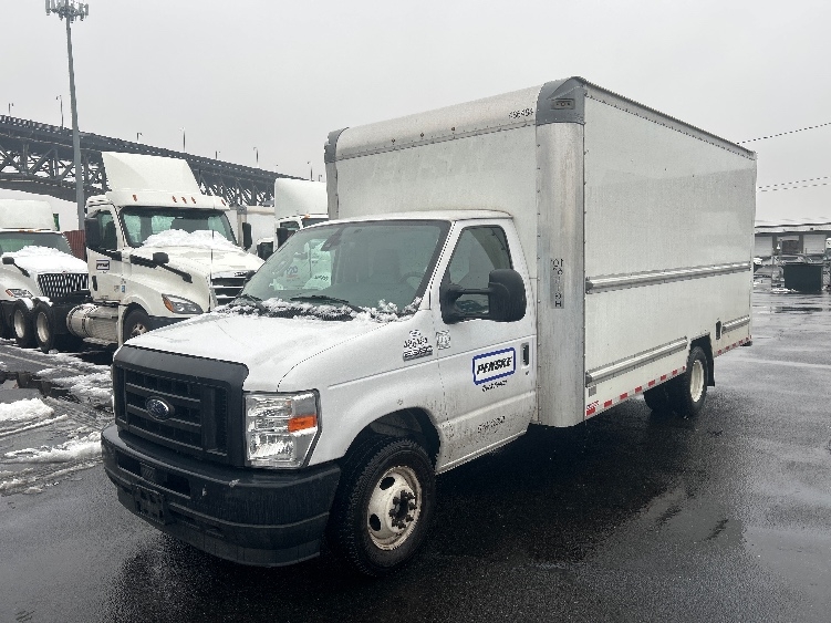 Used 2022 Ford E-350 - photo 5