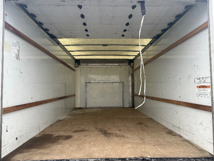 Used 2022 Ford E-350 - photo 10