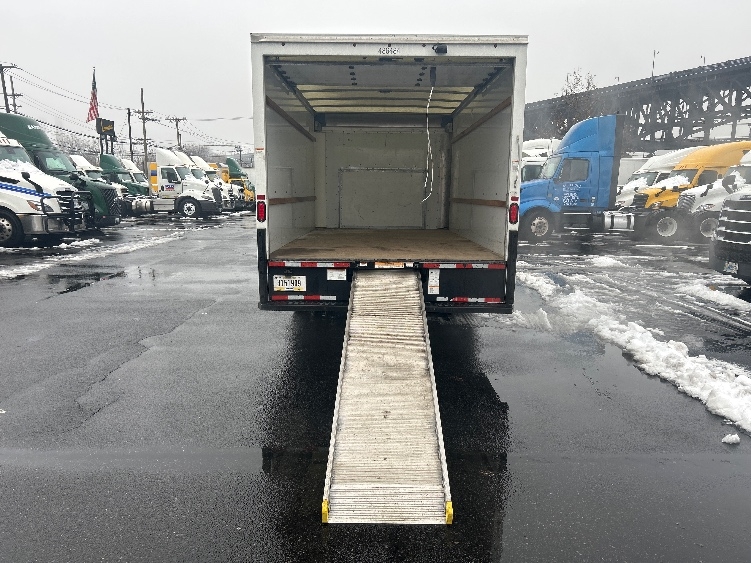 Used 2022 Ford E-350 - photo 11