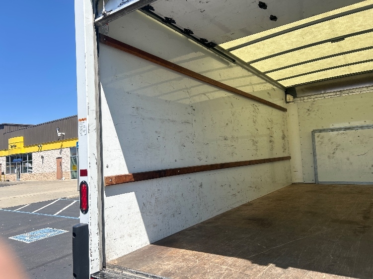 Used 2022 Ford E-350 - photo 11