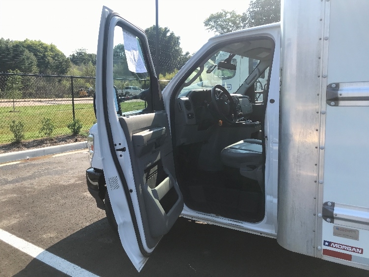 Used 2022 Ford E-350 - photo 18