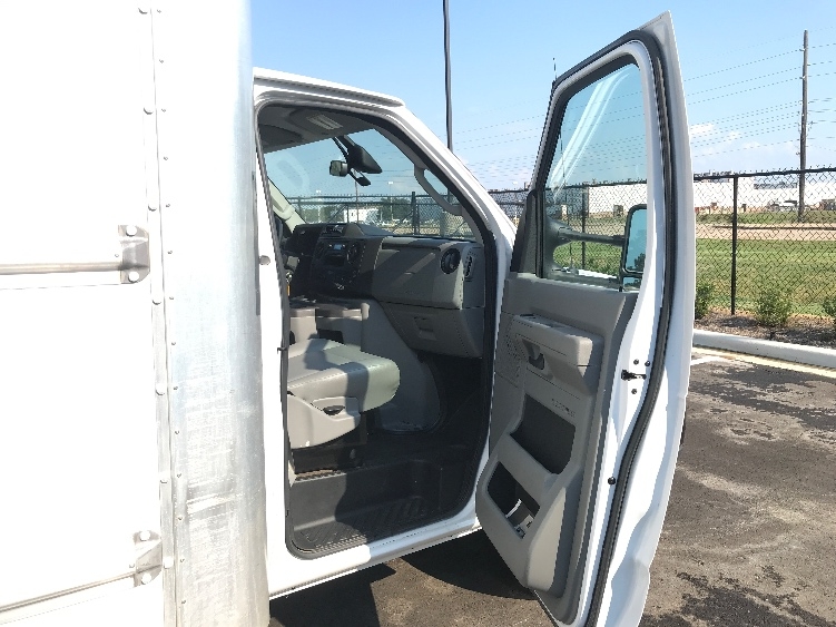 Used 2022 Ford E-350 - photo 22
