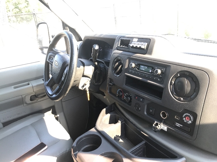 Used 2022 Ford E-350 - photo 24