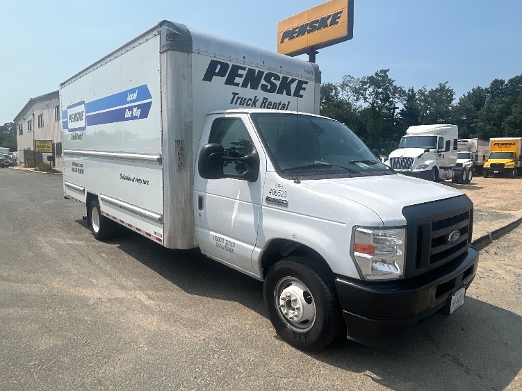 Used 2022 Ford E-350 - photo 1