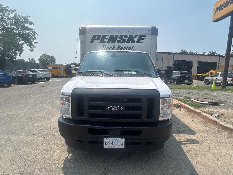 Used 2022 Ford E-350 - photo 2