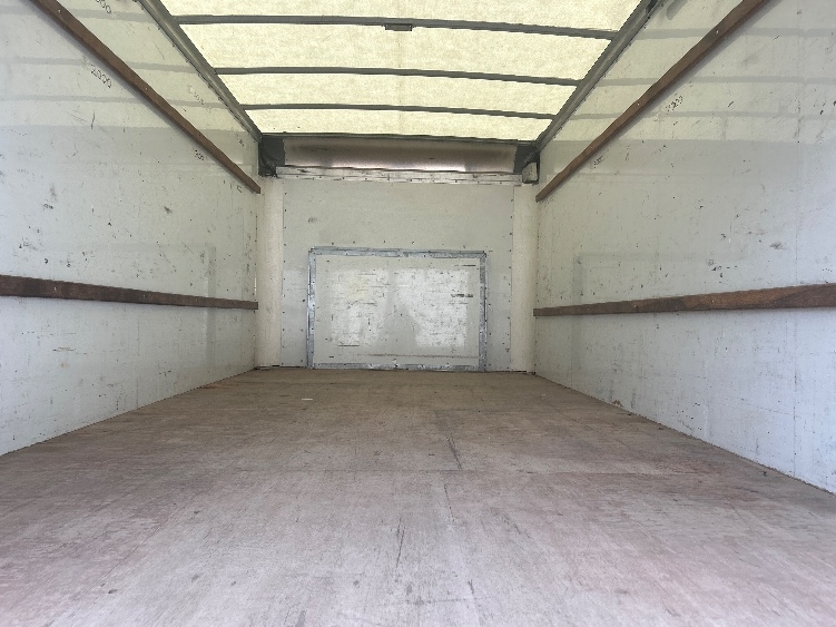 Used 2022 Ford E-350 - photo 12