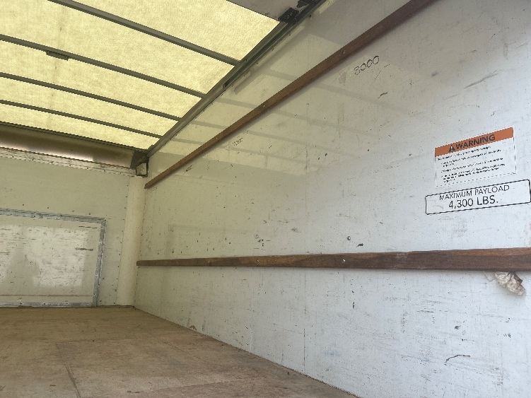 Used 2022 Ford E-350 - photo 14