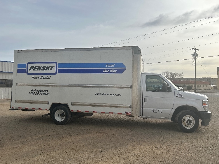 Used 2022 Ford E-350 - photo 17