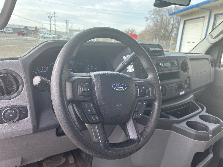 Used 2022 Ford E-350 - photo 19