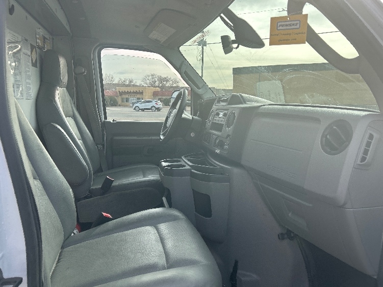 Used 2022 Ford E-350 - photo 24