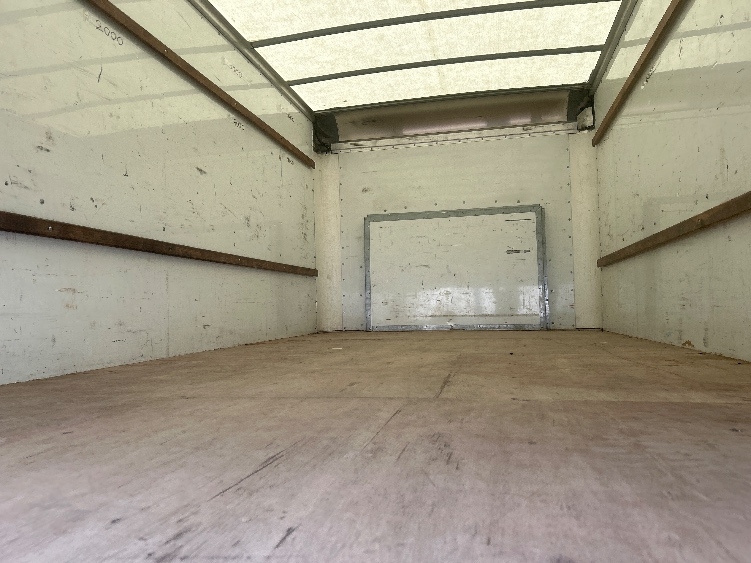 Used 2022 Ford E-350 - photo 10