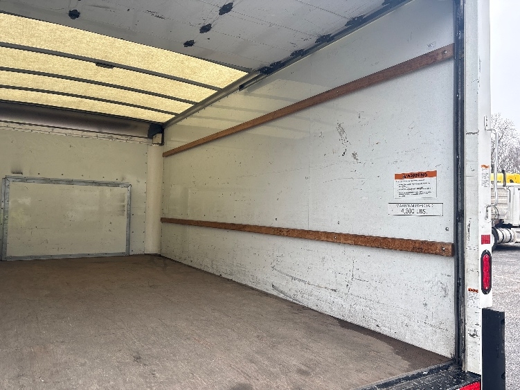 Used 2022 Ford E-350 - photo 12