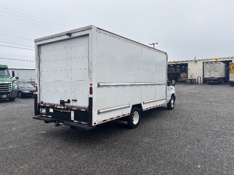 Used 2022 Ford E-350 - photo 13
