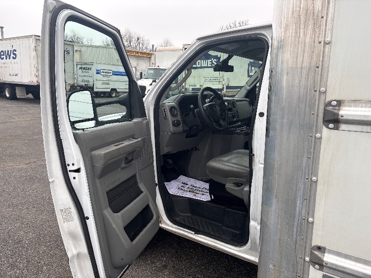 Used 2022 Ford E-350 - photo 16