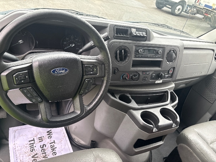 Used 2022 Ford E-350 - photo 18