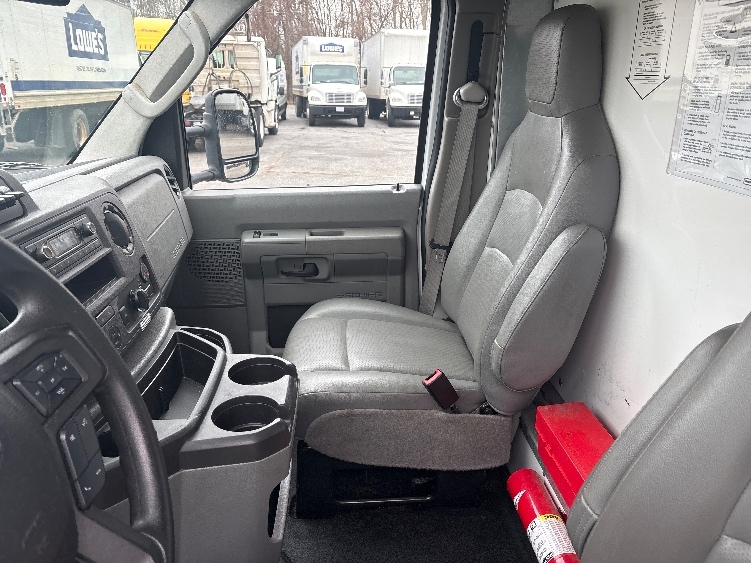 Used 2022 Ford E-350 - photo 19