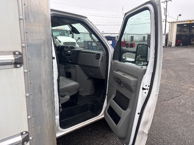 Used 2022 Ford E-350 - photo 20