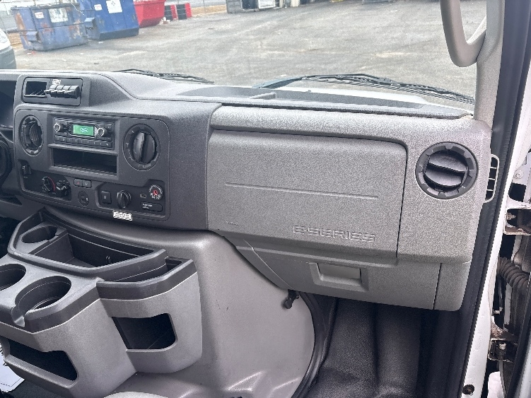 Used 2022 Ford E-350 - photo 21