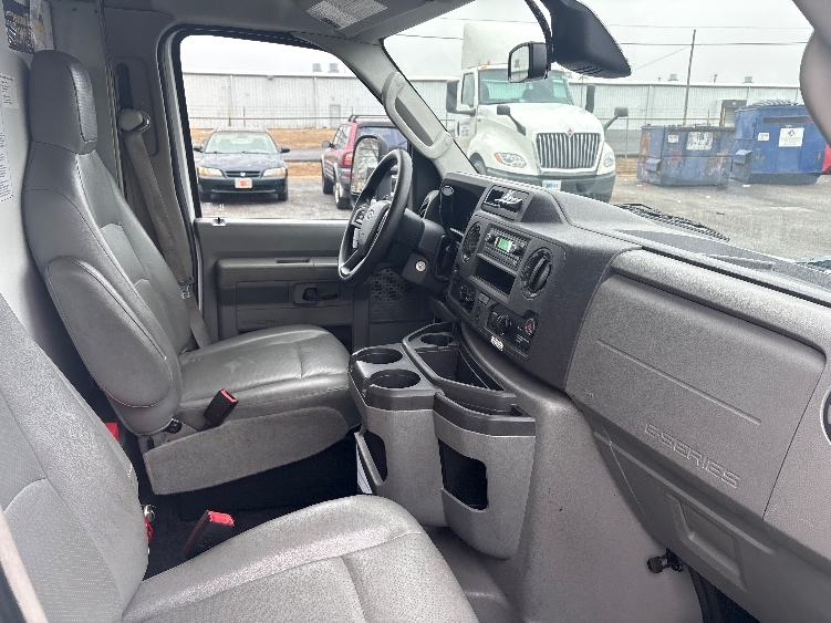 Used 2022 Ford E-350 - photo 22