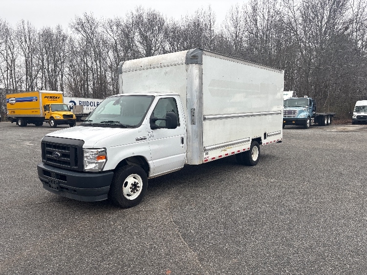 Used 2022 Ford E-350 - photo 5