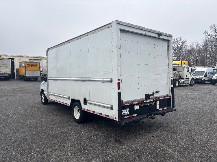 Used 2022 Ford E-350 - photo 8