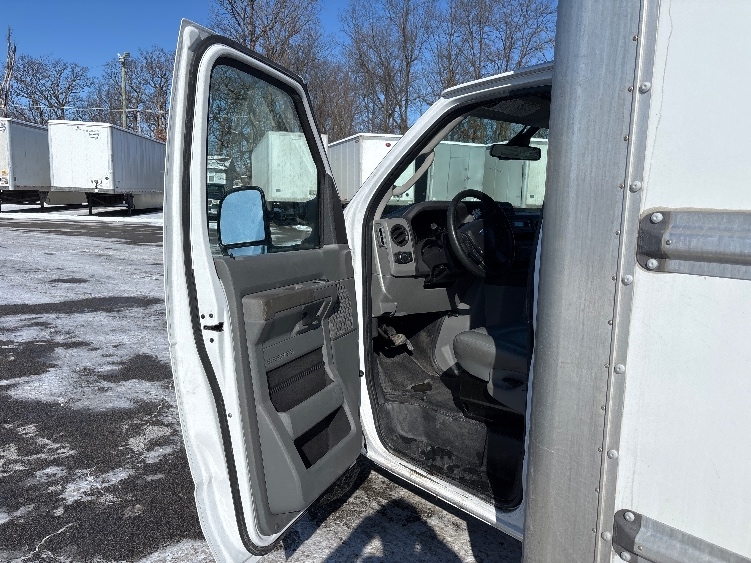 Used 2022 Ford E-350 - photo 17