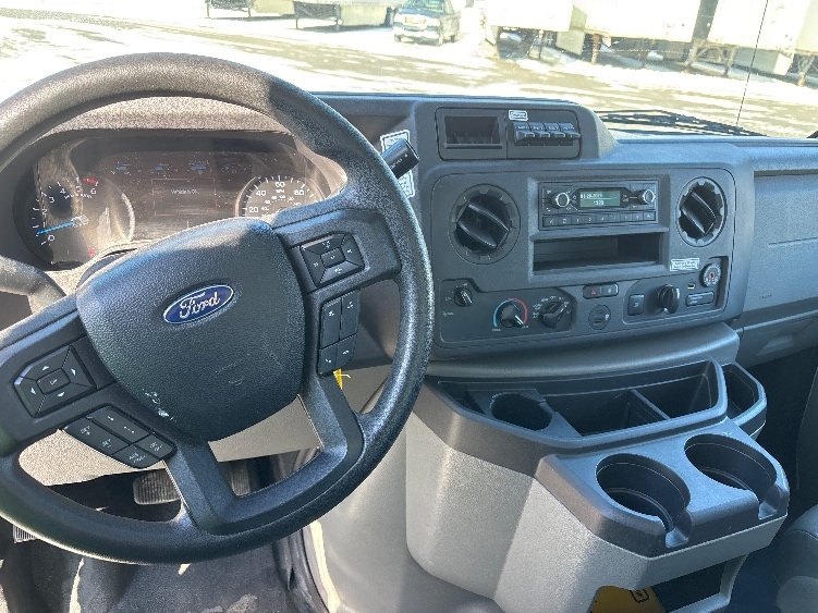 Used 2022 Ford E-350 - photo 19
