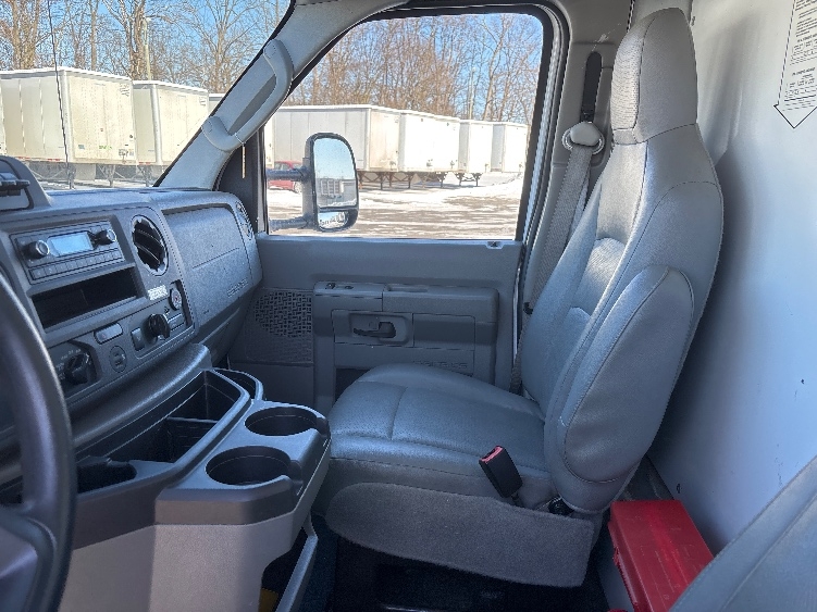 Used 2022 Ford E-350 - photo 20
