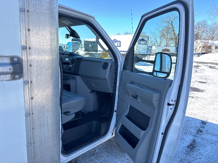 Used 2022 Ford E-350 - photo 21