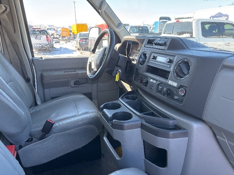 Used 2022 Ford E-350 - photo 23